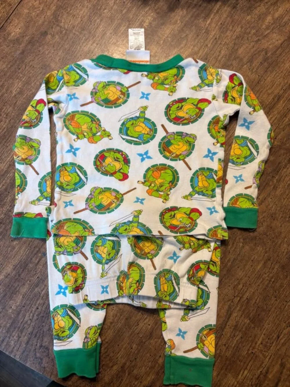 2016 Nickelodeon TMNT pajama set fits 18 months- *please read*
